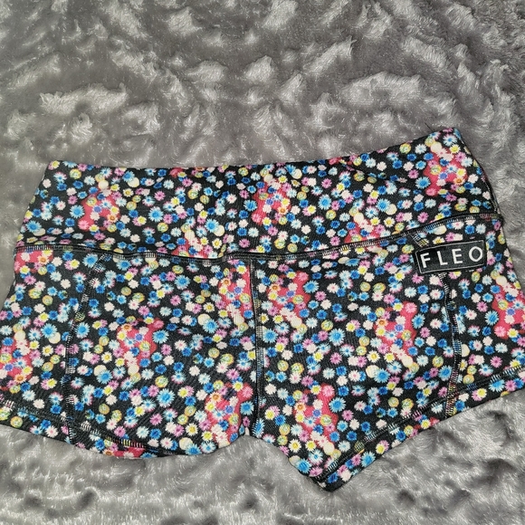 Fleo Booty Shorts - Picture 2 of 3